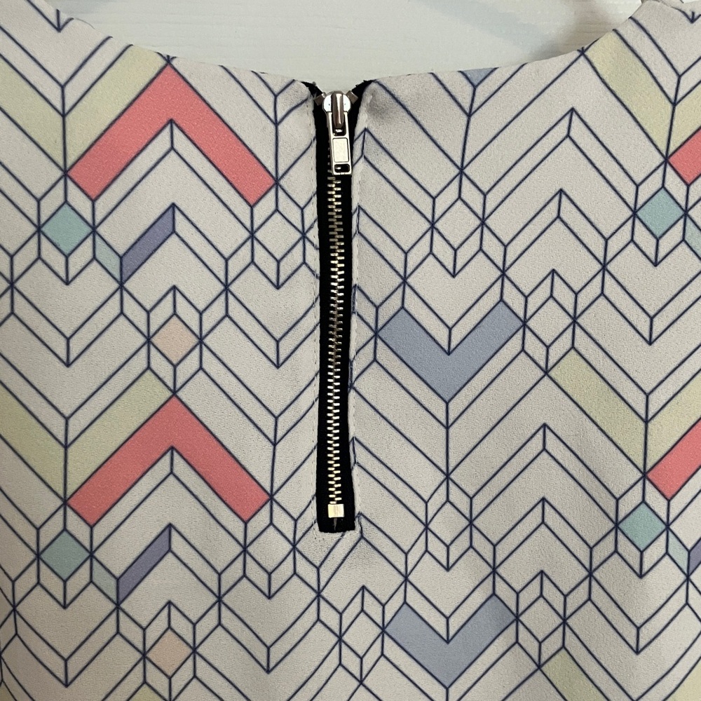 Geometric Patterned Top - Picture 4 of 4
